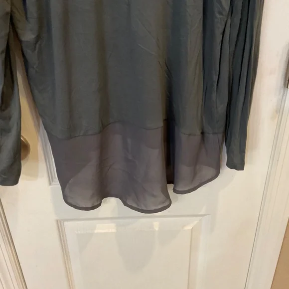 Fifth Sun Dark Gray Printed Glitter Long Sleeve Tunic Top - XL - Excellent - Picture 4 of 4